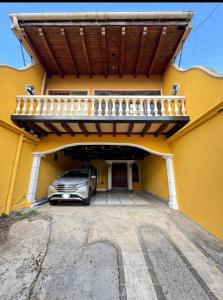 Casa Escazú Centro, 2 balcones y vista natural