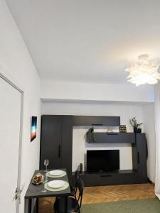 Central Studio, Romană