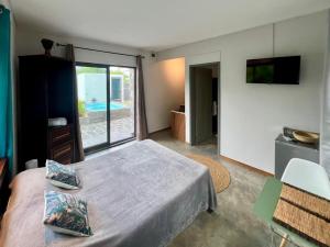 Le Morne Base - Stylish, Pool & Rooftop