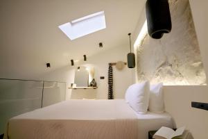 ŌMNIMI Signature Living