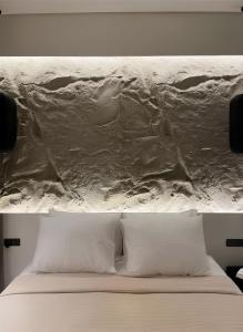ŌMNIMI Signature Living