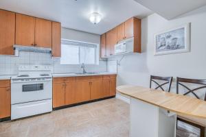 Cozy stay Near YVR 1Bed Sofa bed sleep4