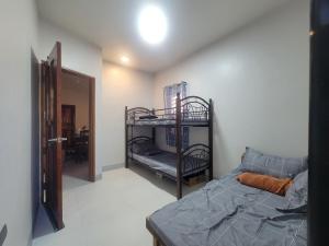 Nidos Nest Retreat, Tropical 3BR Villa Near Beach Fast WiFi 10ppl