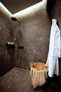ŌMNIMI Signature Living
