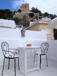 Casa al Castillo - charming & authentic townhouse - terrace with stunning castle views