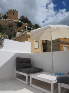 Casa al Castillo - charming & authentic townhouse - terrace with stunning castle views