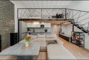 UrbanLoft375