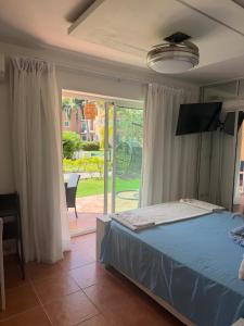 Peaceful 2 Bed Apartment - Pool & Private Beach Access
