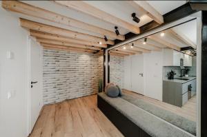 UrbanLoft375