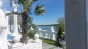 River Pearl Bungalows