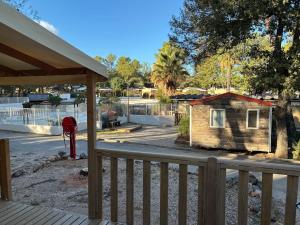 Mobile home avec terrasse salon jardin BBQ