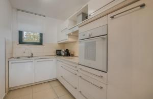 Navis apartments with private parking close to the sea
