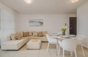 Navis apartments with private parking close to the sea