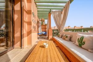 Oasis Prestige Pool, Relax & Gym