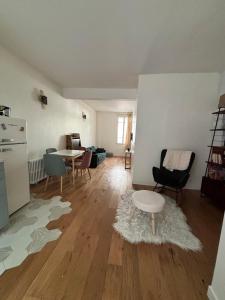 Appart cosy en maison de ville, Patio, Issy L12