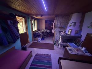 Kazanlak SHELTER HOUSE ACCOMODATION 1 Room 1 Bed, No Water, WC is Outhouse, Dirt Road, Dog in the Garden, Genius Points Welcome! Къща за Подслон в Казанлък, Без Вода!