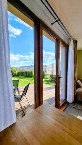 Uroczy Domek z Kominkiem