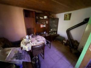 Kazanlak SHELTER HOUSE ACCOMODATION 1 Room 1 Bed, No Water, WC is Outhouse, Dirt Road, Dog in the Garden, Genius Points Welcome! Къща за Подслон в Казанлък, Без Вода!