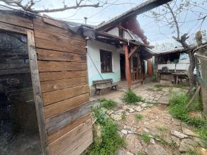 Kazanlak SHELTER HOUSE ACCOMODATION 1 Room 1 Bed, No Water, WC is Outhouse, Dirt Road, Dog in the Garden, Genius Points Welcome! Къща за Подслон в Казанлък, Без Вода!