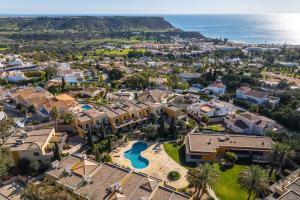 Relaxing Townhouse near Praia da Luz with Pool and Garden Oasis