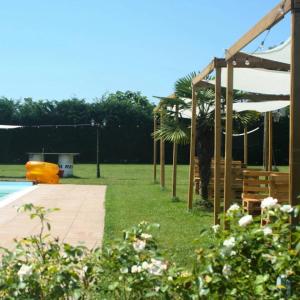 Giardino con piscina per feste ed eventi