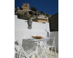 Casa al Castillo - charming & authentic townhouse - terrace with stunning castle views