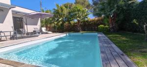 Luxurious air-conditioned 3-bedroom villa with swimming pool and garden