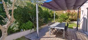 Luxurious air-conditioned 3-bedroom villa with swimming pool and garden