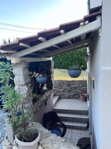 Holiday House Rea with BBQ and two terrace