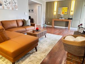 Chic Digs! Minutes to The Battery, Vinings & Pace - Sleeps 5