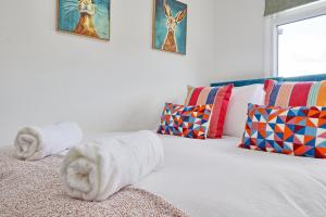 4-Bedroom House in Basildon Sleeps 8 I Free Parking & WiFi