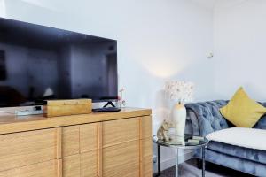 4-Bedroom House in Basildon Sleeps 8 I Free Parking & WiFi