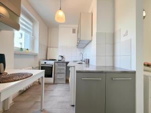 Reja Beige Apartment by BookingHost