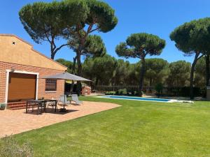 Villa entrepinos