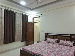Villa Castle INN , Rajpur Road,