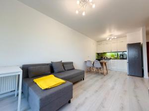 Vespucciego 13 Modern Apartment by BookingHost