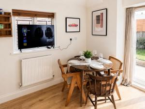 Promo Rate - Queens Park Apt with Garden near Notting Hill & Little Venice by Staylio London