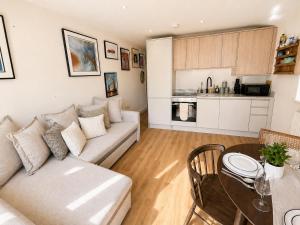Promo Rate - Queens Park Apt with Garden near Notting Hill & Little Venice by Staylio London
