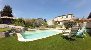 Villa on a 1,000 m plot, swimming pool, air condi