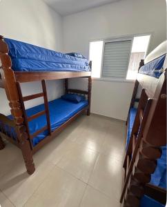 Casa Espaçosa em Condomínio A 200m da Praia