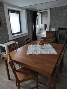 Il cortile dei frutti selvatici