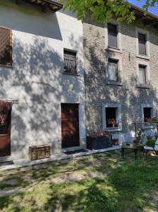 Il cortile dei frutti selvatici