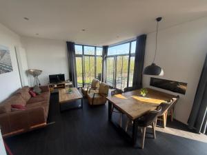 EuroParcs Bad Meersee Chalet Küstenzeit mit Zaun Haus Nr 97