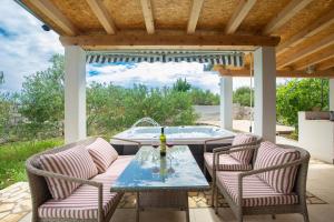 House Lila Jacuzzy