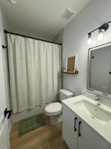 MLK Stay New 2BR Suite Near River Trails, Golf & Henday