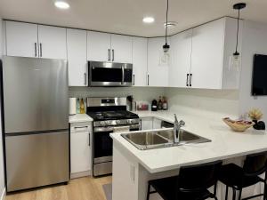 MLK Stay New 2BR Suite Near River Trails, Golf & Henday