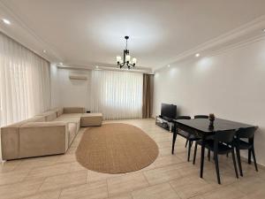 SA Apartments! 2BD Flat 150m to the Beach