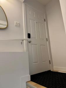 MLK Stay New 2BR Suite Near River Trails, Golf & Henday