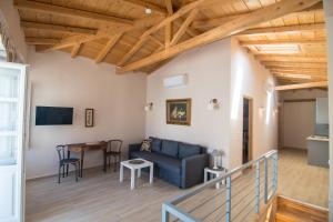 Almond Suite