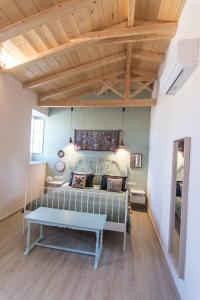 Almond Suite